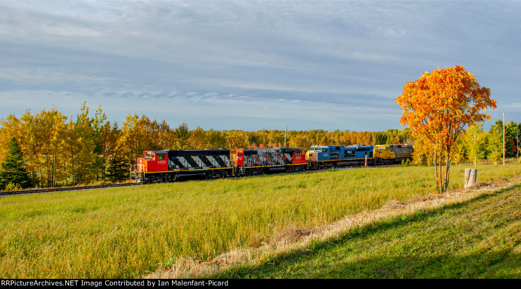 CN 9576 leads 561 at lAnse-Des-Morts road